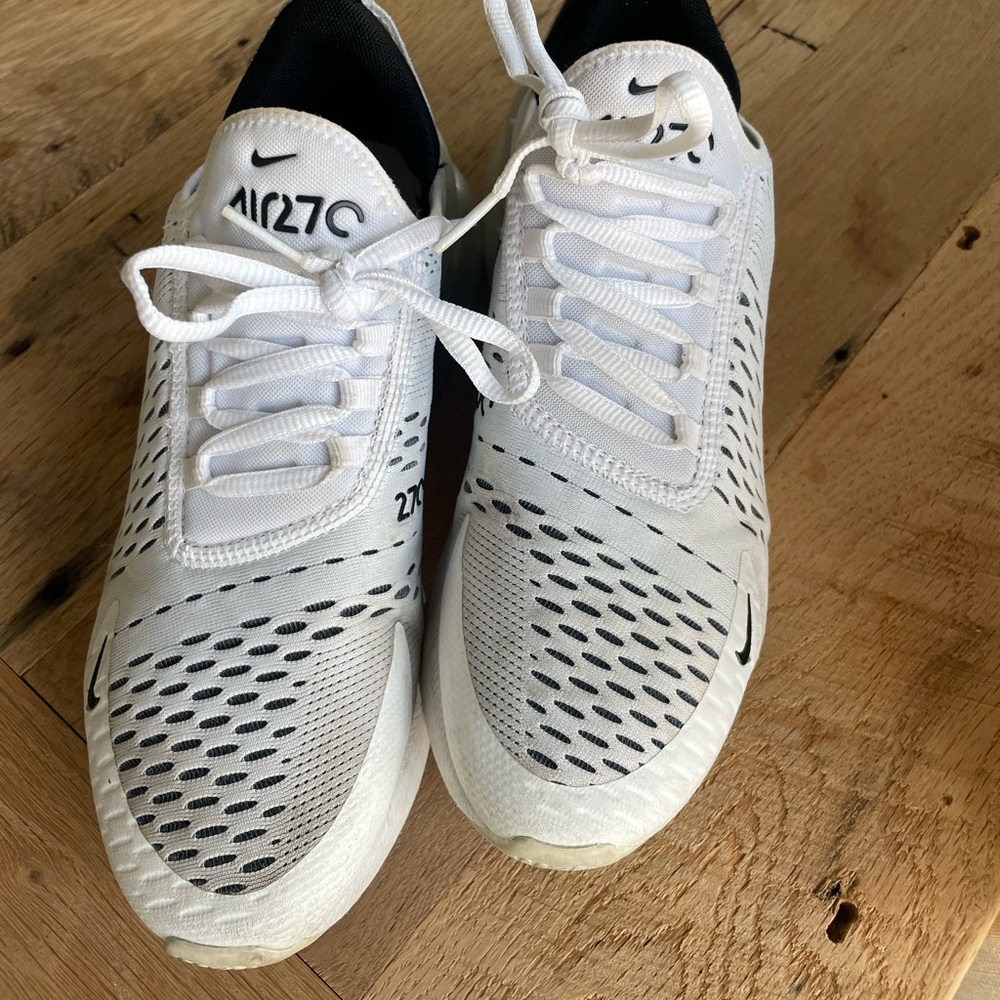 woman’s nike air max 270